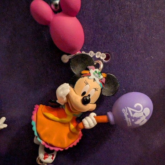 Exclusive Disneyland Hong Kong Keychains - Picture 5 of 8